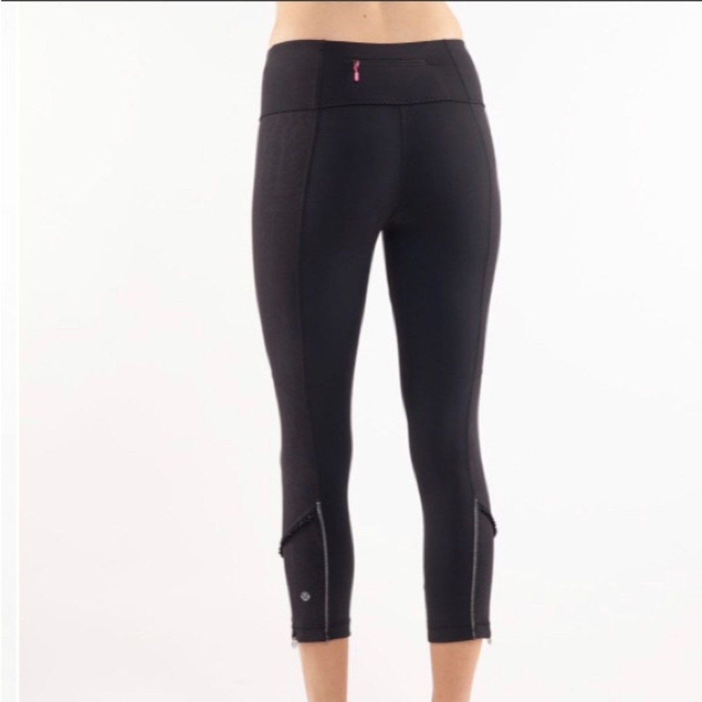 Lululemon stay on course, pant. Cute!
